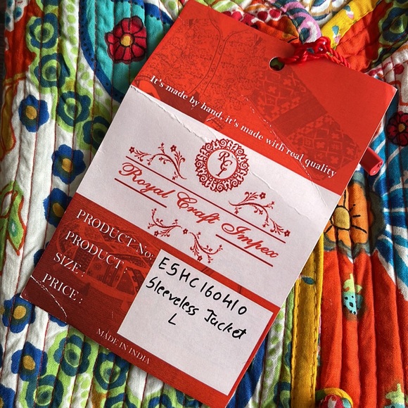 HANDCRAFTED | Royal Craft Impex reversible sleeveless jacket - Picture 4 of 11